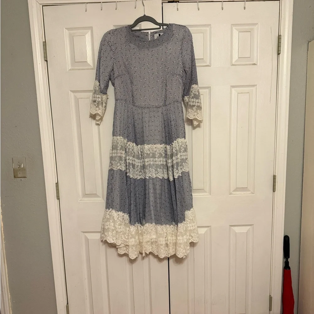 Dainty Jewells Blue and Cream Lace Midi Dress - Picture 1 of 7